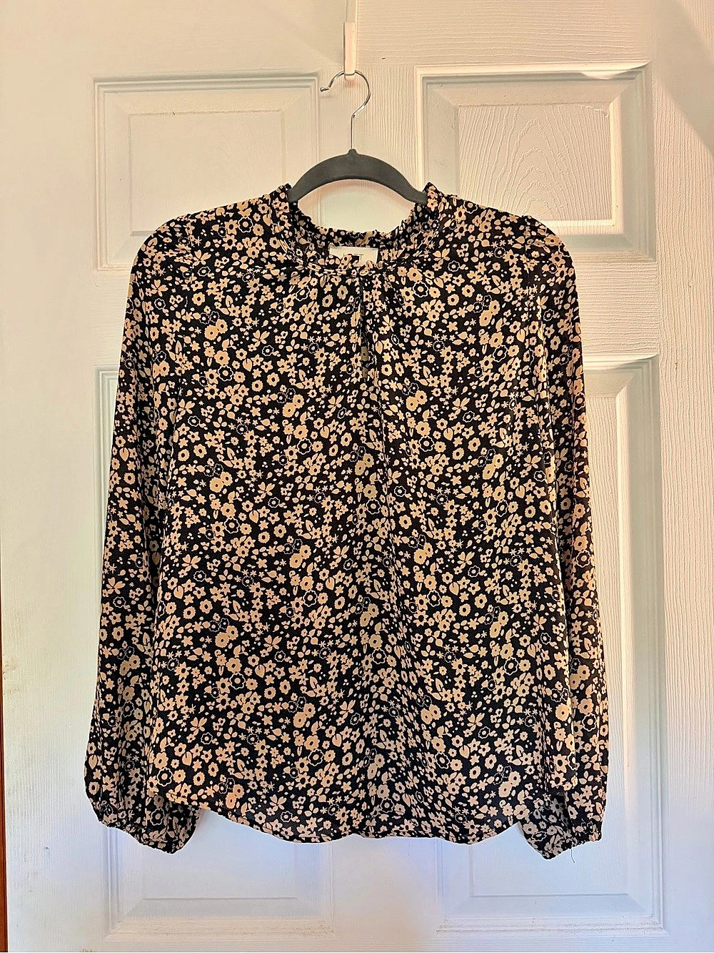 LOFT Outlet Floral Blouse in Black & Pink Size Medium Like New